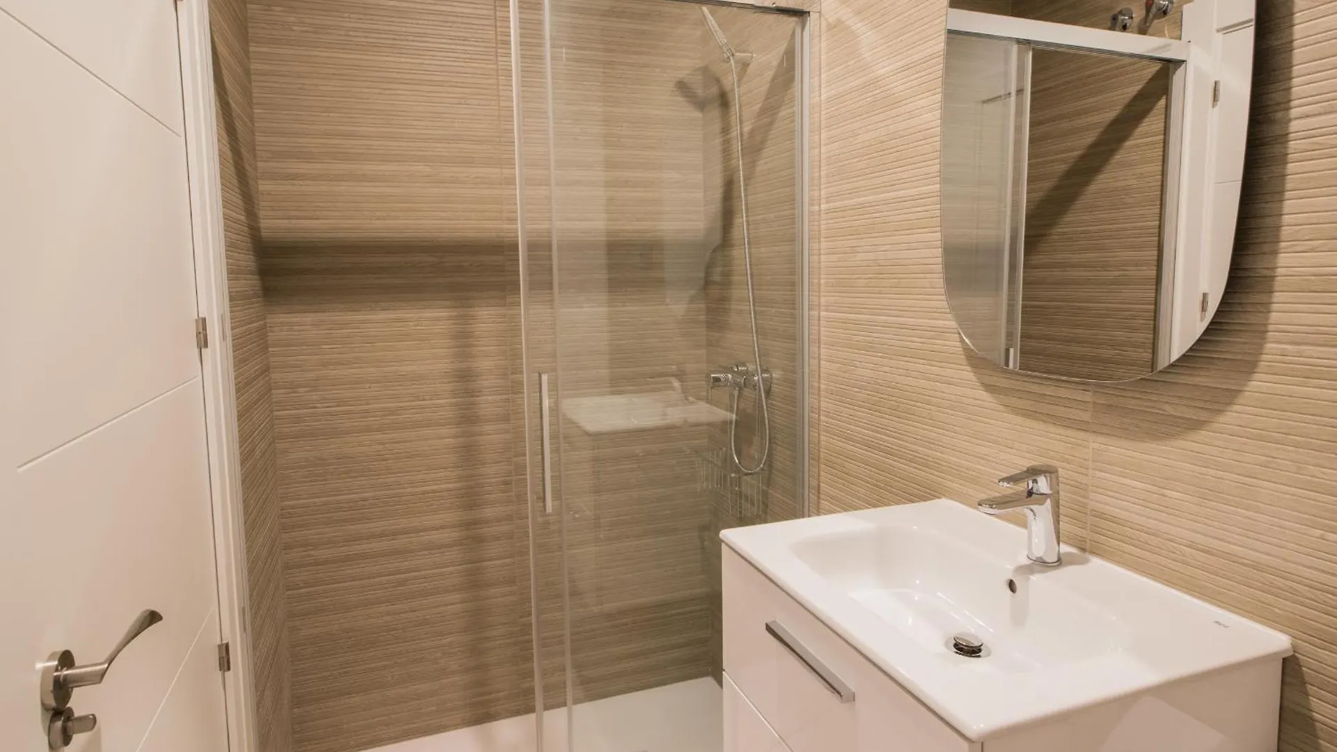 Apartment Cozy Modern Flat Terrace 2 Bedrooms 2 Bathrooms Malaga